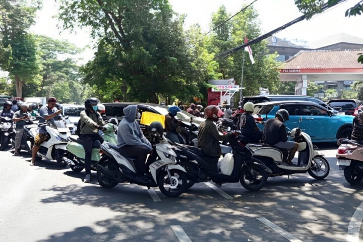 Bali fuel crisis and odd-even fuel purchase system